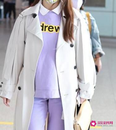 米色外套搭什么颜色