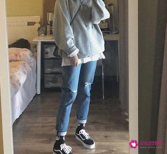 卫衣怎么搭配才好看