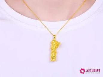 男士项链配什么吊坠好