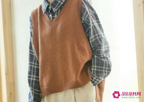 针织马甲怎么搭配的