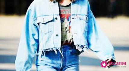 女生挑牛仔外套怎能避撞衫