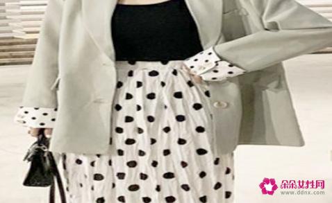 服装颜色搭配技巧有哪些