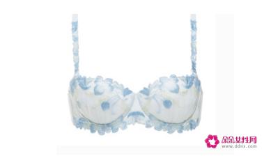 小胸适合穿什么罩杯