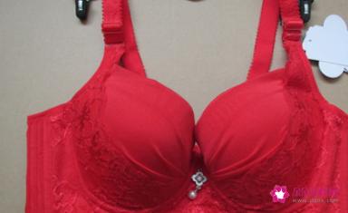 小胸适合穿什么罩杯