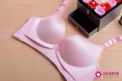 小胸适合穿什么罩杯