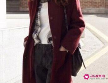 酒红色最忌讳的搭配