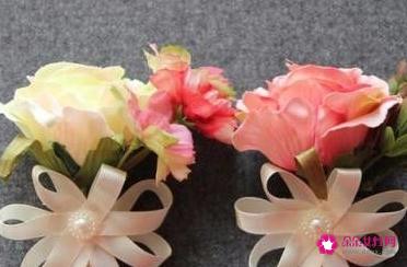 婚礼胸花的正确戴法