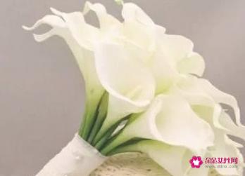 婚礼胸花的正确戴法