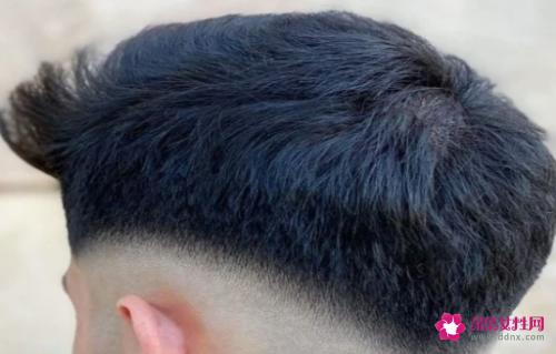 30岁剪什么短发显年轻男