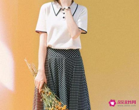 什么颜色的衣服穿着显白夏天