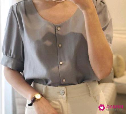 什么颜色的衣服穿着显白夏天