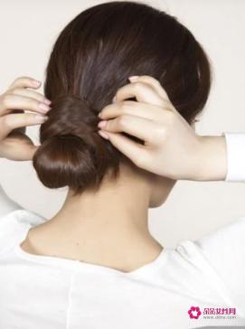 女士职场着装礼仪发型