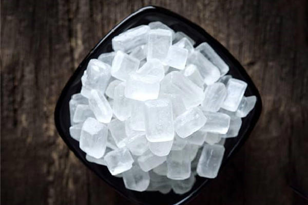 冰糖和白砂糖的区别 冰糖甜还是白糖甜