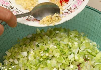 锅贴怎么做才香脆好吃 外皮酥脆内馅爆汁