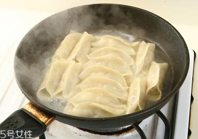 锅贴怎么做才香脆好吃 外皮酥脆内馅爆汁