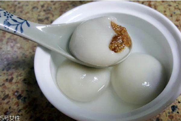 自己在家怎么做汤圆 做汤圆时糯米粉和水的比例