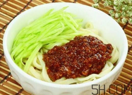 炸酱面用什么酱好?炸酱面可以用甜面酱吗?