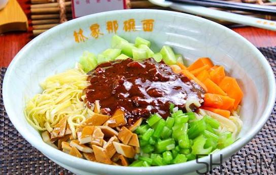 炸酱面用什么酱好?炸酱面可以用甜面酱吗?