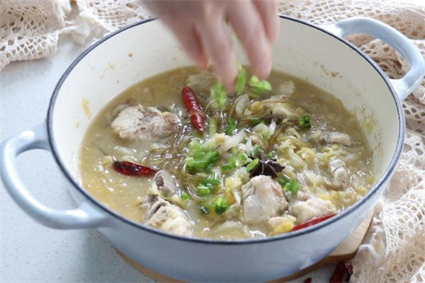 酸菜炖排骨的做法 酸菜炖排骨用什么锅好