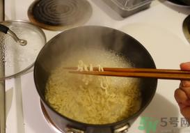 辛拉面是哪个国家的？辛拉面怎么煮好吃？