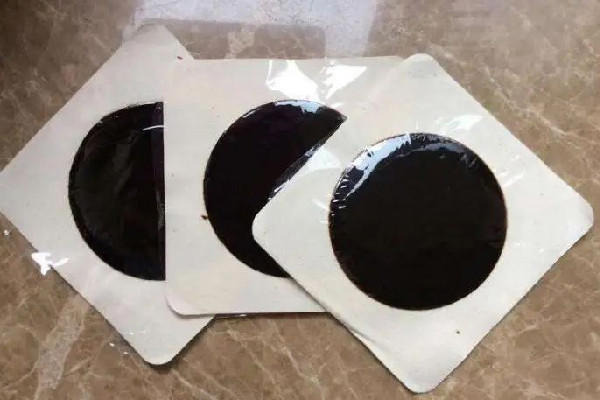 贴膏药皮肤过敏红痒怎么办 贴膏药皮肤痒怎么回事