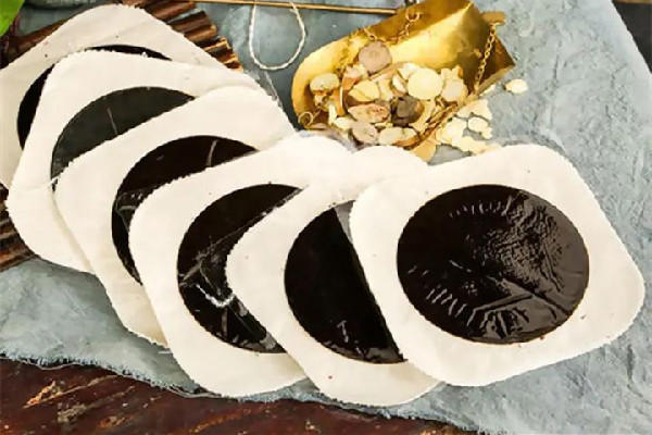 贴膏药皮肤过敏红痒怎么办 贴膏药皮肤痒怎么回事