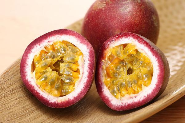 百香果的籽能直接吞吗 百香果的籽吞还是嚼碎