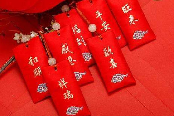 2022本命年属虎女要注意什么 2022本命年可以戴虎吗