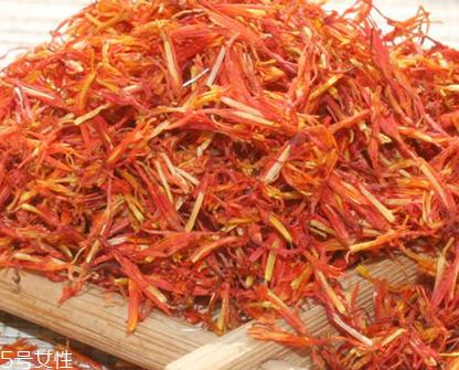 红花泡脚可以天天泡吗?建议一周1-2次为宜