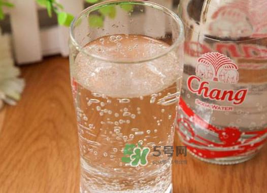 苏打水是什么水？苏打水喝多了会怎么样？