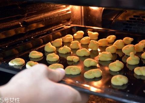 烤箱烤饼干温度和时间 烤箱烤饼干注意事项