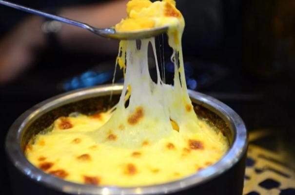 芝士是什么材料做的 芝士是甜的还是咸的