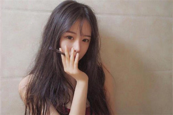 女人的衣服怎么会香 为什么女人穿过的衣服是香的