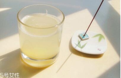 煮梨水要去皮吗？喝梨水的好处