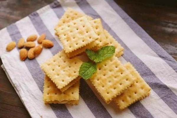 苏打饼干热量高吗 一天吃多少苏打饼干不会胖