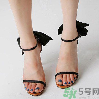 脚心长水泡很痒是怎么回事？脚心长水泡怎么办？