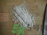 五仁月饼是哪五仁？五仁月饼是哪五种材料？