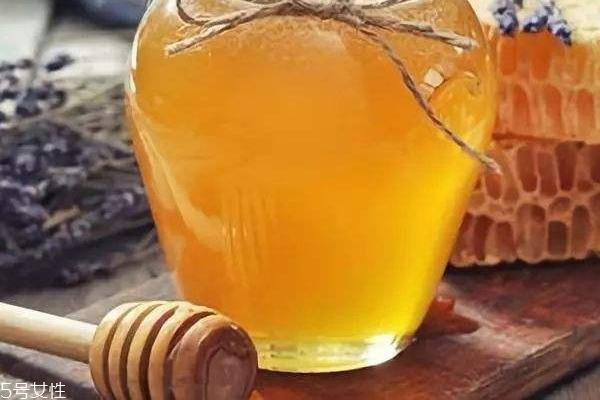 蜂蜜闻起来什么味 假蜂蜜闻起来像水果糖