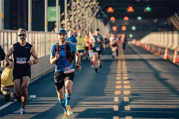 奥运会闭幕式首次为女子马拉松颁奖 女子马拉松多少公里