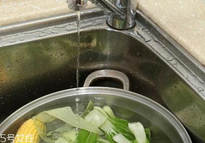 怎么洗蔬菜去农药残留 如何去除蔬菜上的农药残留