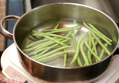 怎么洗蔬菜去农药残留 如何去除蔬菜上的农药残留