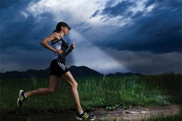 慢跑一周跑几次最好 慢跑什么时间跑最好