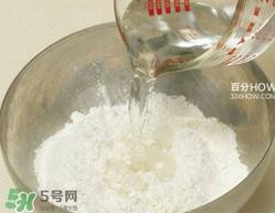 韭菜盒子用什么水和面?韭菜盒子和面用冷水还是热水