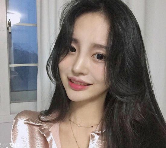 2022年流行什么刘海 合适的刘海还可以修饰脸型