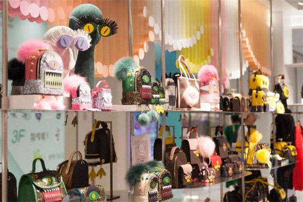 fion菲安妮适合哪个年龄段 菲安妮女包适合什么年龄