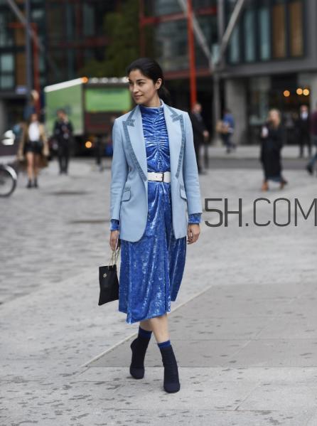 蓝色西装怎么搭配好看？蓝色西装搭配图片