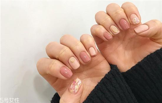 2018粉色美甲新款式图片 今年流行的夏日清新美甲