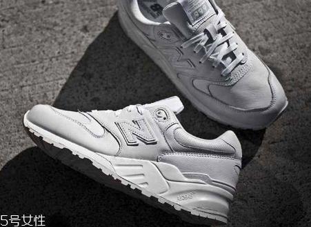 运动鞋上有个n是什么牌子？街头最火爆的运动鞋品牌
