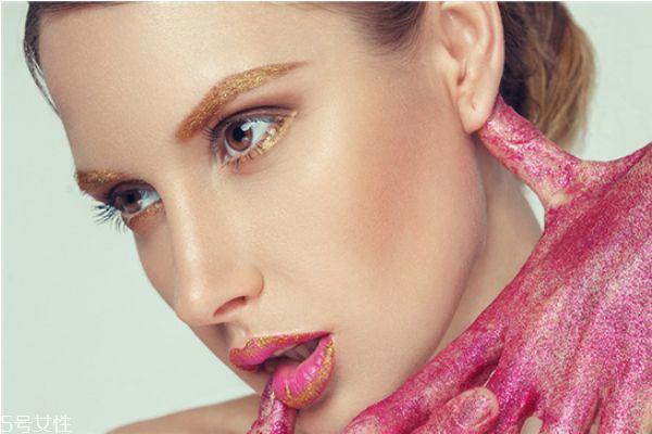 隆鼻假体取出多少钱 隆鼻取出假体后要注意