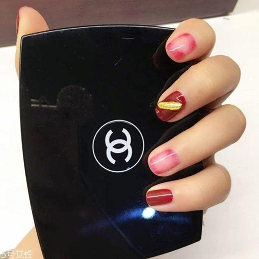 美甲图片2022新款式纯色跳色 简约又时尚